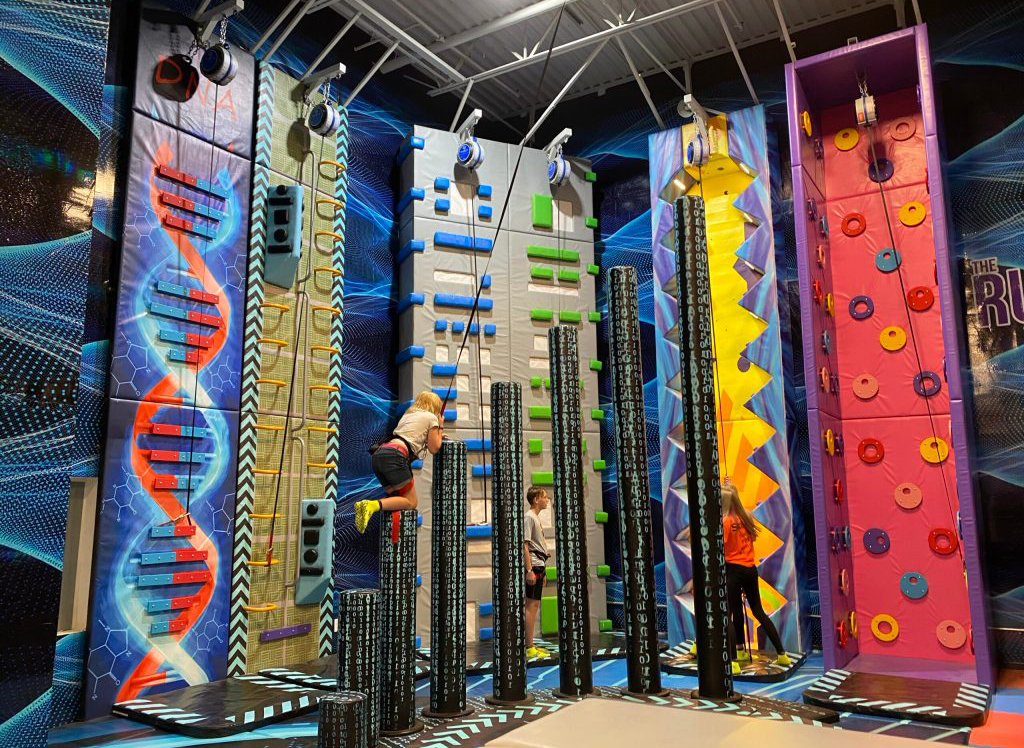commercial rope climber bj-cl001 customizable kids rock climbing walls for indoor play centers view 2 | Bluejayset